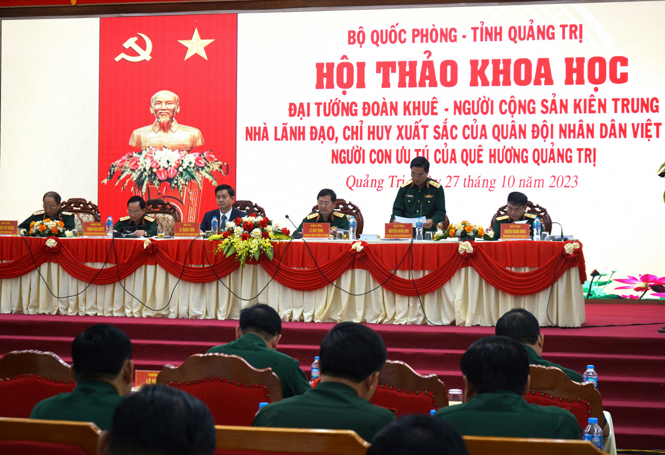 Đo&agrave;n chủ tr&igrave; Hội thảo - Ảnh: L.T